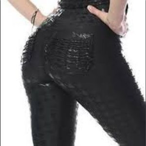 NEW DRESSED TO KILL ( ELEVATED CUTE BOOTY  Black Leggings.